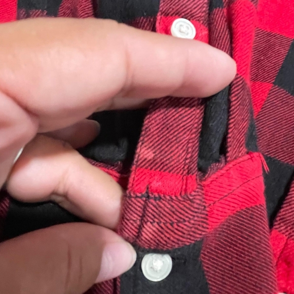 GAP Red and Black Checkered Men's Shirt - Picture 5 of 6